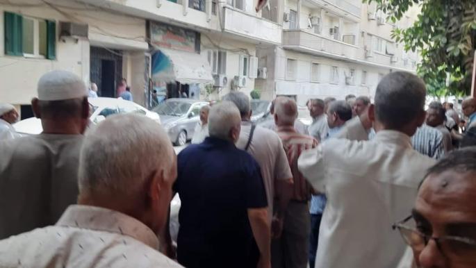  عمال شركة الحديد والصلب يتظاهرون مطالبين بمستحقاتهم المتأخرة