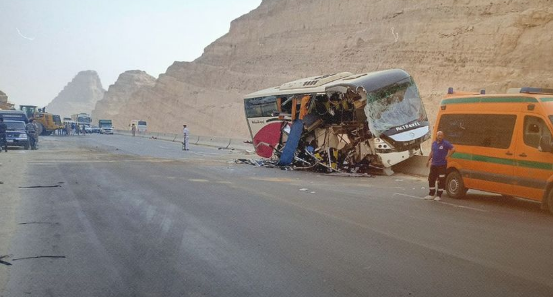  مصرع وإصابة 33 شخصًا بحادث تصادم على طريق “الجلالة – السويس”