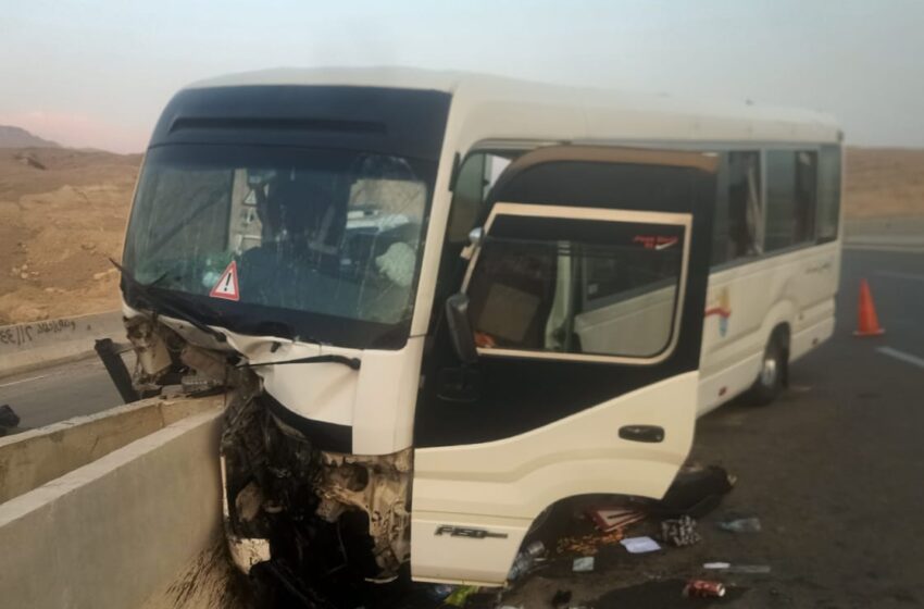  بينهم أجانب.. إصابة 23 شخصا بانقلاب أتوبيس بطريق الزعفرانة في السويس