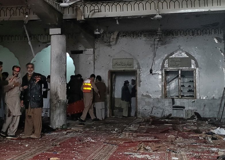  ارتفاع عدد ضحايا تفجير مسجد بيشاور في باكستان لـ 57 قتيلا و200 جريح
