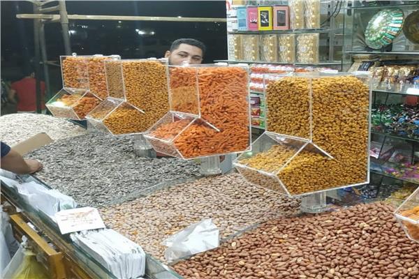  ارتفاع أسعار اللب وتراجع في الإقبال تزامنًا مع عيد الأضحى