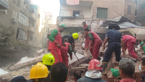 6 ضحايا في انهيار عقار حدائق القبة