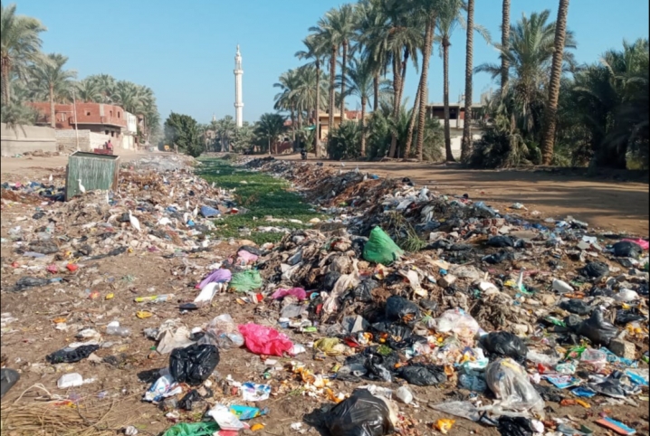 يمر وسط المدينة.. أهالي القرين يطالبون بتغطية المصرف