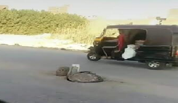 أهالي أبوحماد يطالبون بتسوية أغطية غرف الري المرتفعة بطريق “مركيزة”