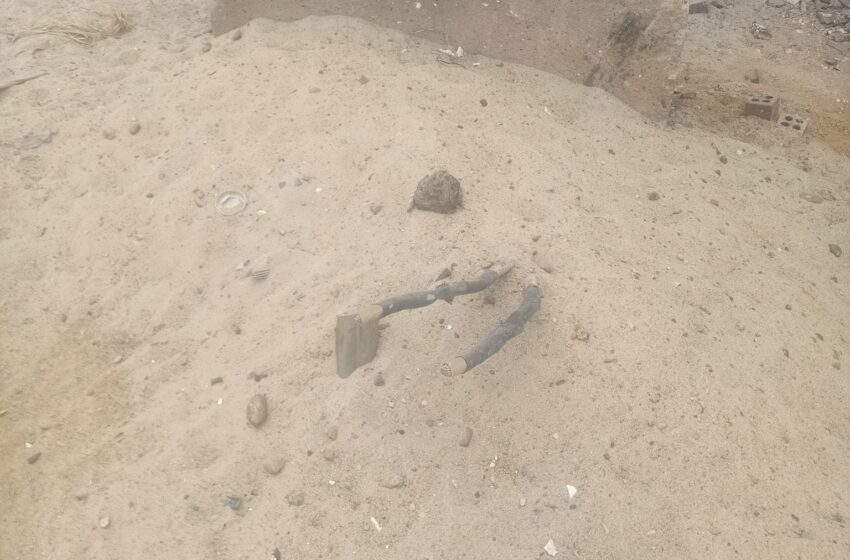  كابلات كهربائية مكشوفة تهدد المارة بالعاشر