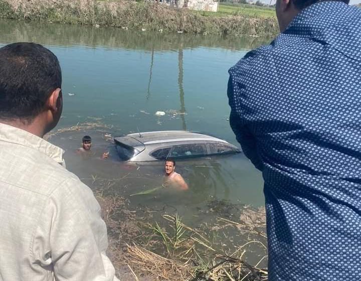 مزارع بههيا ينقذ فتاة من الغرق بعد سقوط سيارتها في الترعة