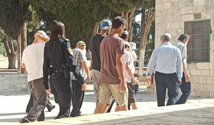  عشرات المستوطنين يقتحمون المسجد الأقصى المبارك