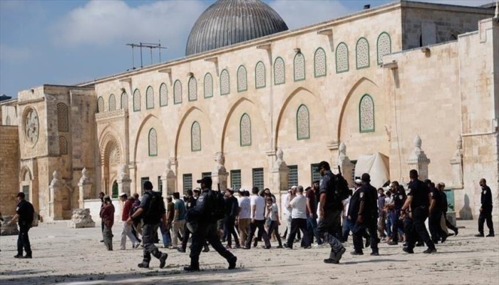  مستوطنون يقتحمون الأقصى والاحتلال يهدم منشأة قرب رام الله