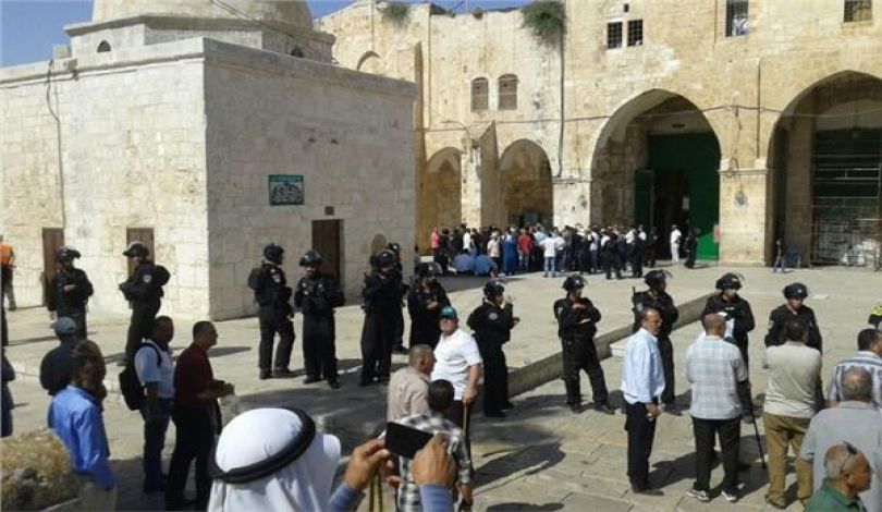  عشرات المستوطنين يقتحمون باحات المسجد الأقصى من جديد