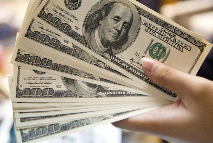  استمرار ارتفاع الأميركي.. الدولار يسجل 19.69 للبيع