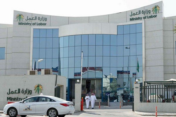  السعودية تتمسك بنظام الكفيل وتنفى إلغاءه