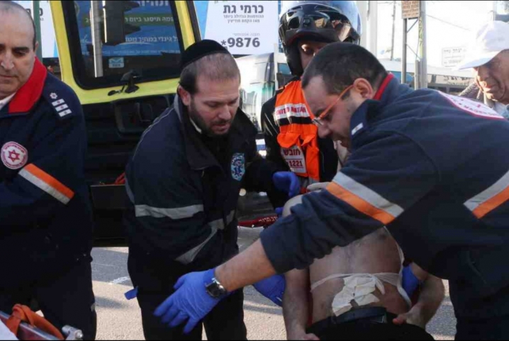  شاب فلسطيني يصيب جنديين صهيونيين بعملية طعن في القدس