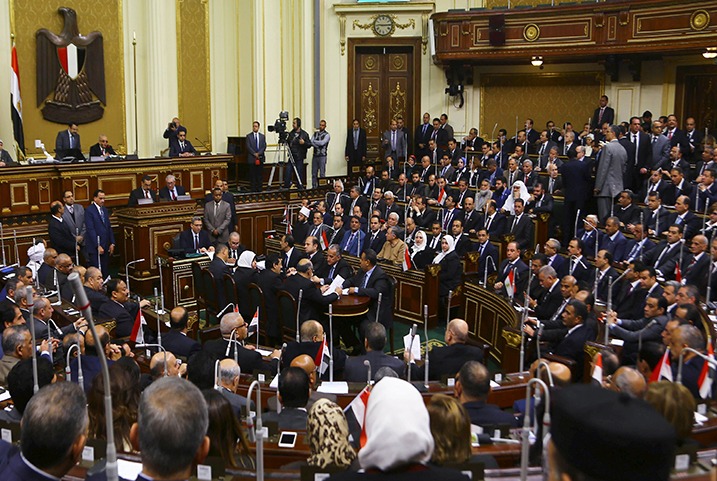  برلمان الانقلاب يعدكم المرض.. إلغاء قانون التأمين الصحي الشامل