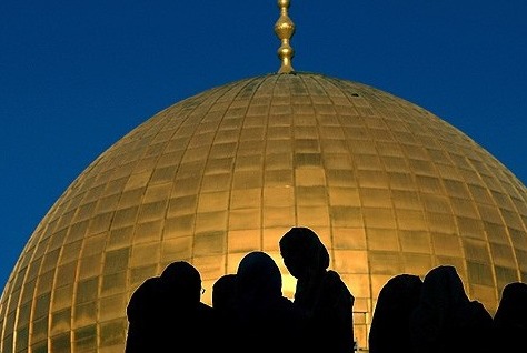 قوات الاحتلال تقتحم ساحات المسجد الأقصى وتحظر الاعتكاف به