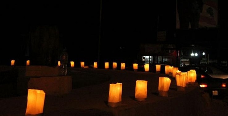  فلسطينيون يتظاهرون بالشموع في غزة احتجاجا على أزمات القطاع