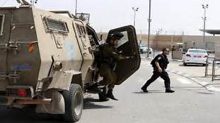  الاحتلال الصهيوني يعتقل أكثر من 30 فلسطينيًا بالقدس والضفة الغربية
