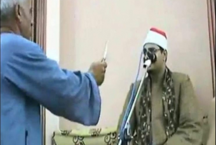  تفاصيل مثيرة من صاحب واقعة رفع “مطواة” على قارئ قرآن بديرب نجم