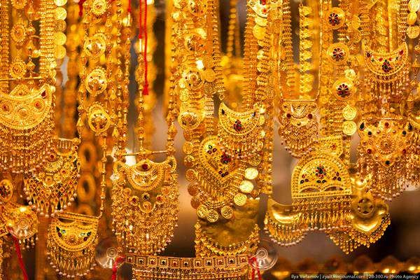 الذهب يقفز مجددًا.. تعرف إلى أسعار الذهب والعملات مساء الجمعة