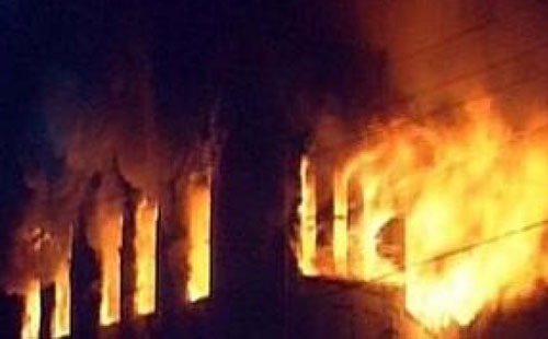  حريق في الساحة الشعبية بأبوكبير