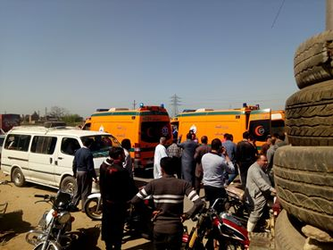  بالصور.. إصابة 9 أشخاص جراء انقلاب سيارة  بأبوكبير