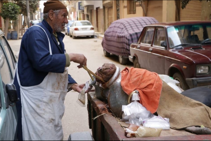  الانقلاب ينهب “بائعي الفول” لأجل عيون عصابته!