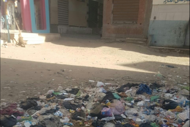  بالصور.. القمامة تنتشر بشوارع “أبوكبير” والأهالي يستغيثون