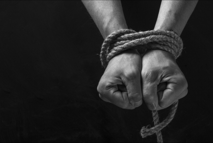  اعتقال محام تعسفيًا من داخل المحكمة بأولاد صقر