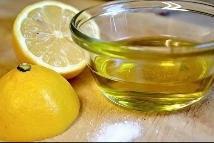  الليمون بالعسل وزيت الزيتون للحماية من حصوات الكلى