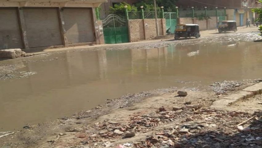مشتول السوق: كفر”يوسف شحاتة” يسبح في”المجاري” والأهالي يستغيثون