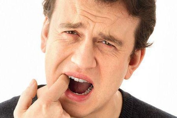  خلي بالك.. هذه الأطعمة تصر بصحة أسنانك