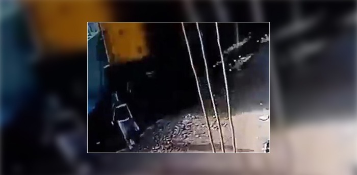  بالفيديو.. قطار يصدم شاب في أبوكبير