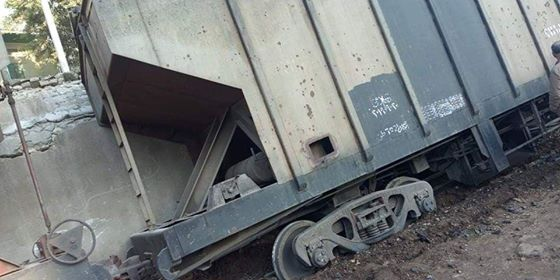  خروج قطار بضائع عن القضبان بأبوكبير