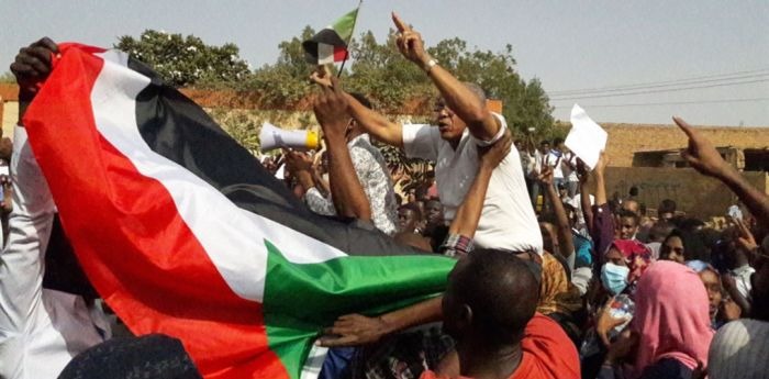  لوموند: ثوار السودان متخوفون من تدخل السيسي