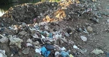  أهالي “جزيرة مطاوع” بأولاد صقر يطالبون برفع القمامة