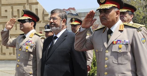 “شباب مصر” بين اهتمام الرئيس مرسي ومؤتمرات السيسي الكاذبة