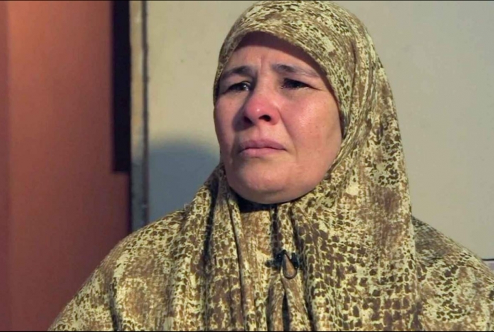  “أم زبيدة” تحلق شعرها وتضرب عن الطعام رفضا لإعادة حبسها