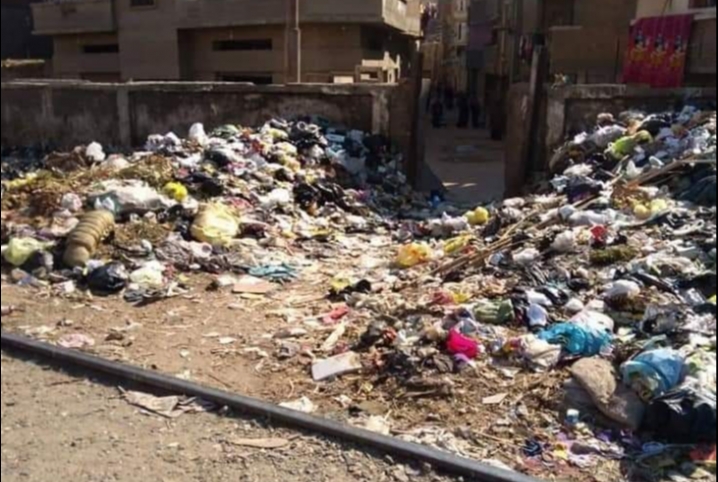  حي المستشفى بأولاد صقر يتحول لمقلب “قمامة” وسط غياب المسئولين