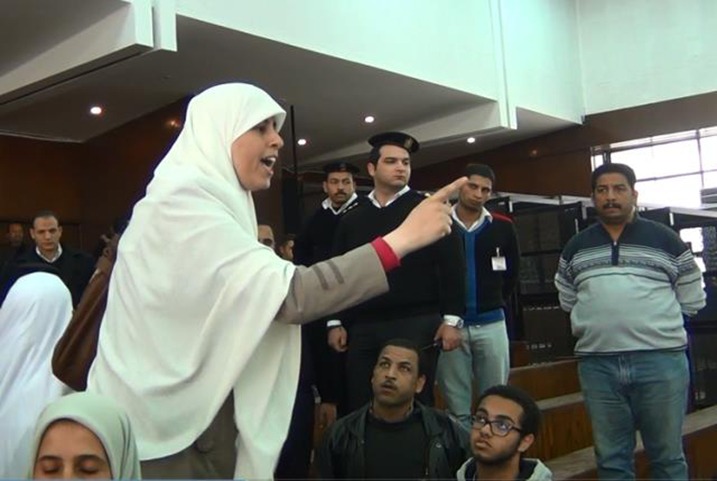  عائشة الشاطر من الانفرادي إلى المستشفى.. انتهاكات لا تنتهي داخل محبسها بسجن القناطر