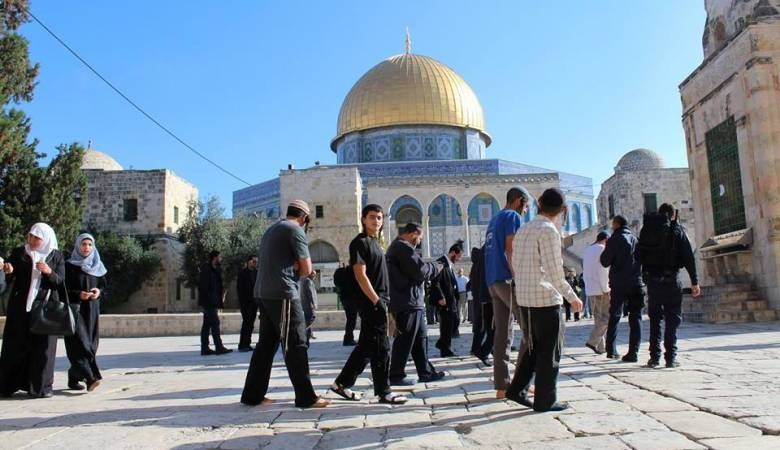 عشرات الصهاينة يقتحمون الأقصى بحماية من قوات الاحتلال