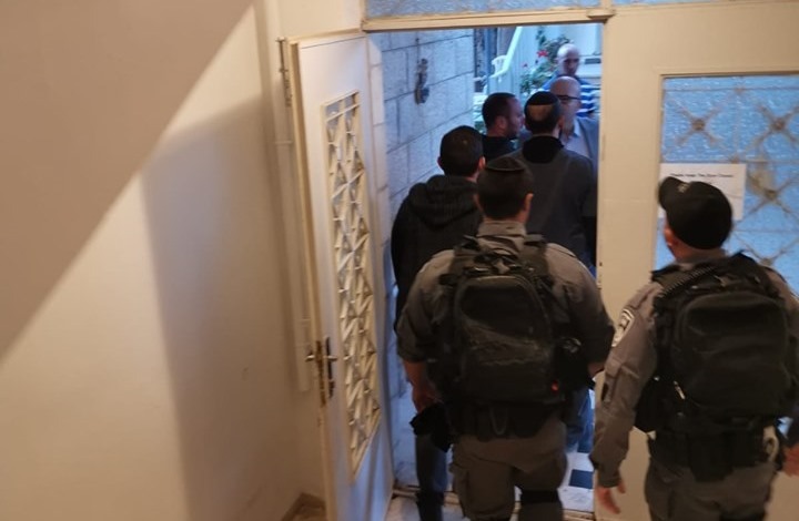  بعد الاعتداء عليه.. قوات الاحتلال تعتقل وزير شئون القدس للمرة الثالثة