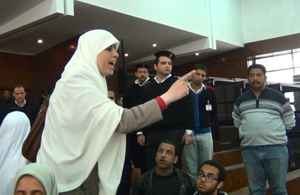  زوجة خيرت الشاطر: ما يحدث مع عائشة جريمة تؤدي إلى الموت البطئ