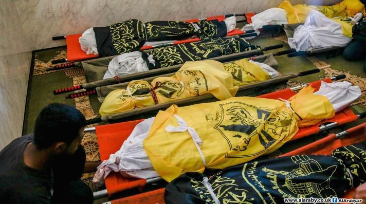  الفلسطينيون يشيعون 8 شهداء من عائلة واحدة وسط قطاع غزة