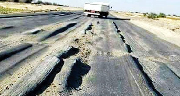  تهالك طريق منيا القمح ومشتول السوق يثير غضب الأهالي
