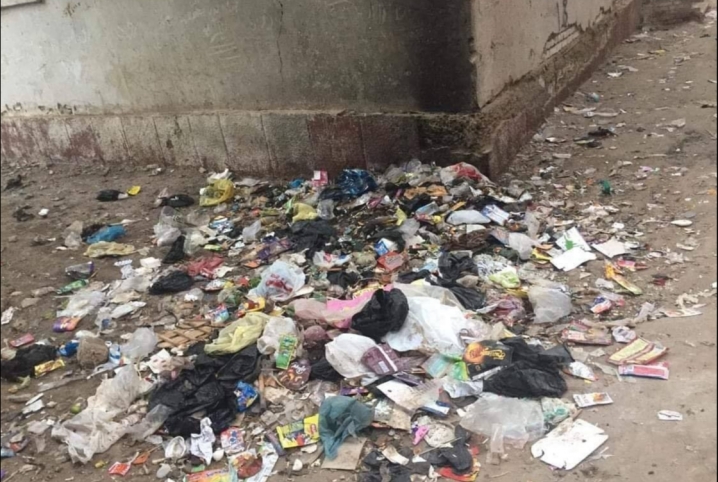  “أرض يحيى” بأبوكبير يعاني من القمامة.. والأهالي: “خط الغاز بجوار القمامة يهددنا”