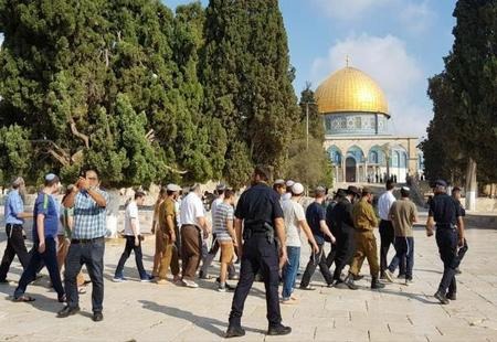  مستوطنون يقتحمون الأقصى وحماس تدعو للتصعيد دفاعا عن القدس