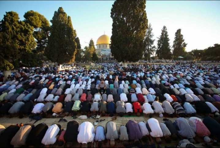  شرطة الاحتلال تقتحم الأقصى وتعتدي على المصلين