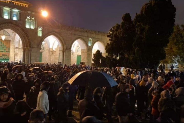  الاحتلال يعتدي على مصلي “الفجر العظيم” بالمسجد الأقصى