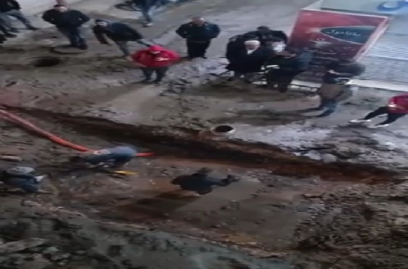  هلع بين أهالي منشية صالح في أبوكبير بعد كسر خط الغاز الطبيعي (صور)
