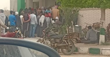  تزاحم شديد على مكتب بريد الصالحية الجديد أثناء الحصول على المعاشات