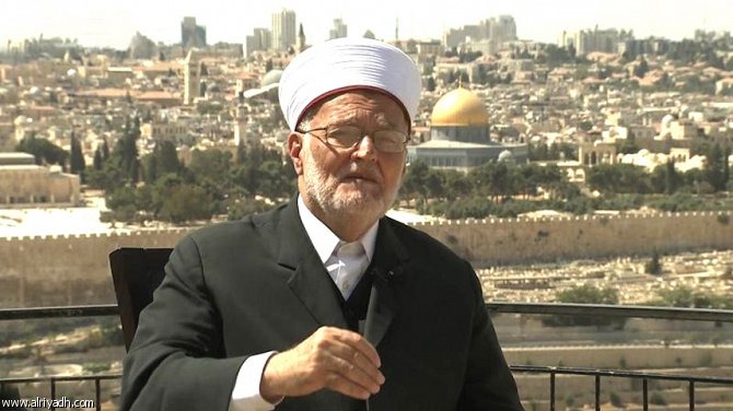  الاحتلال يقتحم منزل الشيخ عكرمة صبري خطيب المسجد الأقصى
